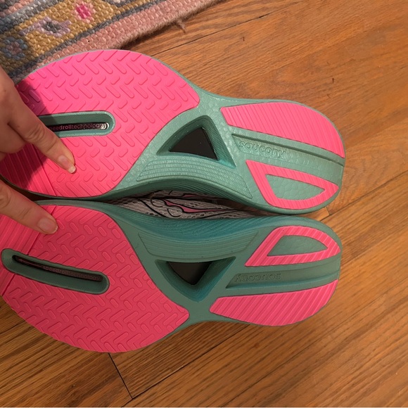 Saucony Endorphin Sneakers - Picture 3 of 10